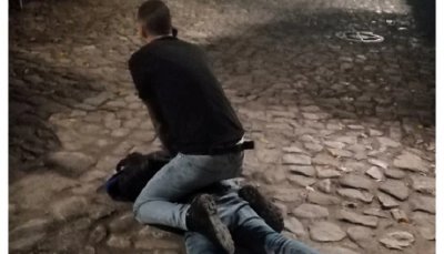 Sve pohvale za naše kolege - Goloruki policajac van dužnosti sredio AGRESIVNE MLADIĆE